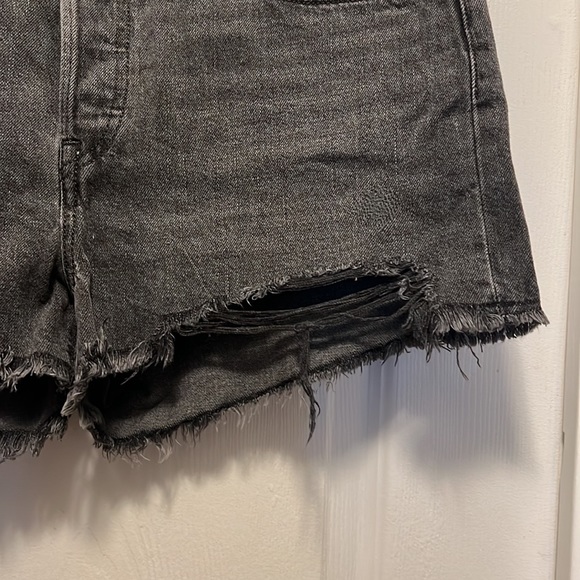 Levi’s 501 Jean Shorts - Picture 3 of 8